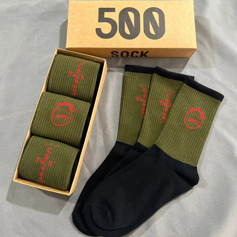 Travis Socks - 3 pary skarpetek sportowych w pudełku prezentowym z haftowanymi literami, wygodne skarpetki damskie do jazdy na deskorolce, jazdy na rowerze i koszykówki